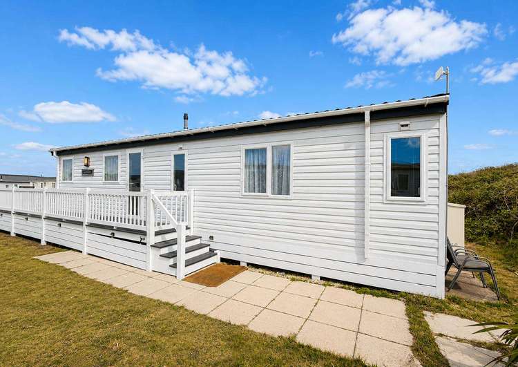 90012TD⛱️ – The Dunes area, 3 bed, 8 berth lodge with decking. Platinum-Deluxe rated. Preview 4