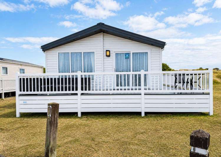 90012TD⛱️ – The Dunes area, 3 bed, 8 berth lodge with decking. Platinum-Deluxe rated. Preview 1