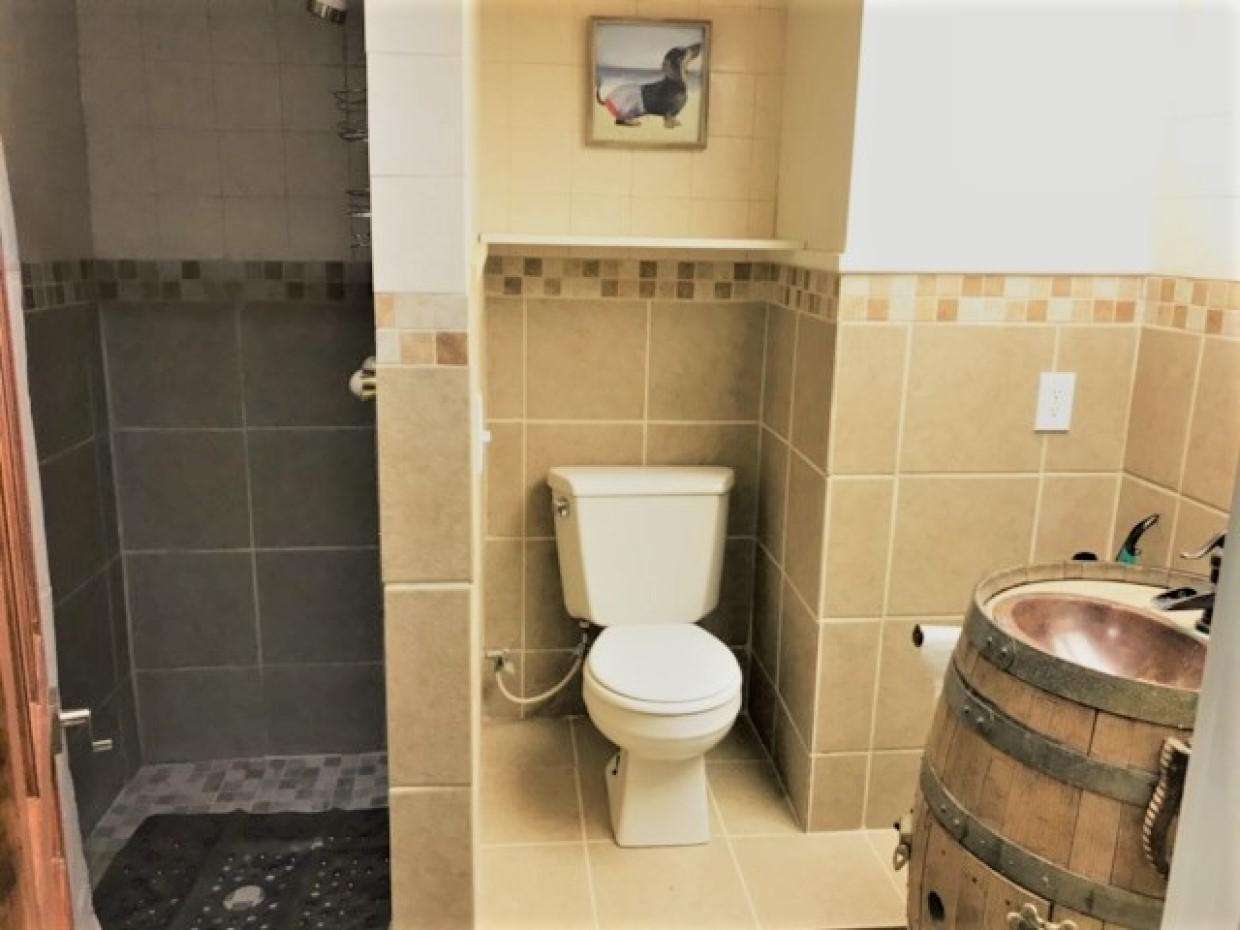 Lower level common bath