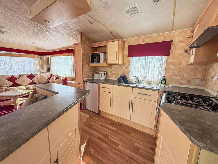 13006L⛱️ – Lees, 2 bed, 6 berth caravan with side decking, D/G & C/H. Ruby rated. Preview 5