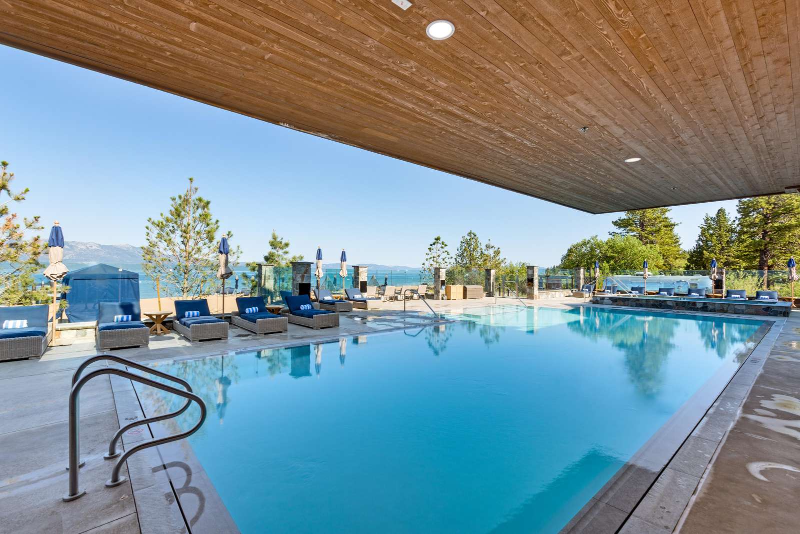 Club pool