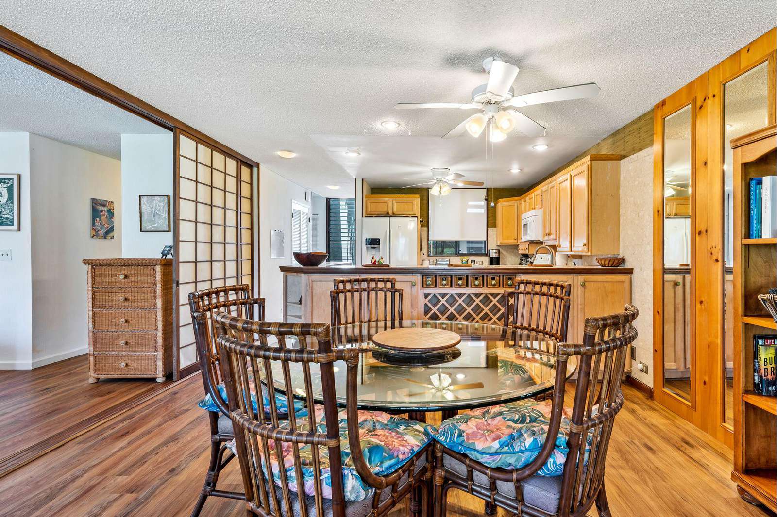 Dining area adjacent to kitchen