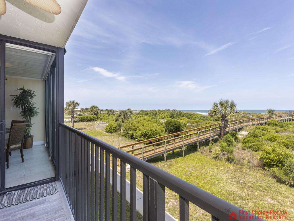 Captains Quarters - Oceanfront Balcony