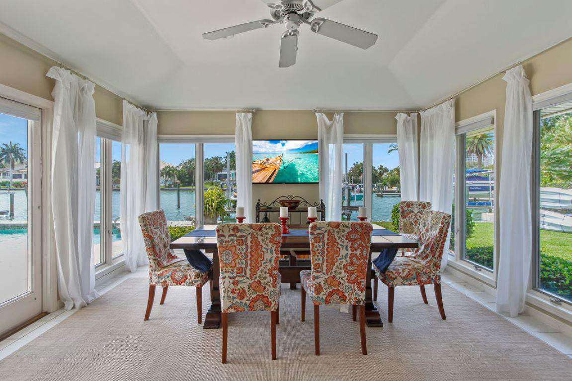 Gorgeous 3/3 Home On Canal Lido Key w/ Heated Pool 5 min walk to Lido Beach! - property