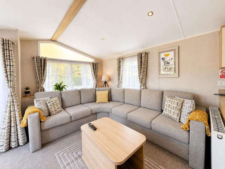 33031S⛱️ – Sunrise area, 2 bed, 6 berth caravan with decking, D/G & C/H. Diamond rated. Preview 5