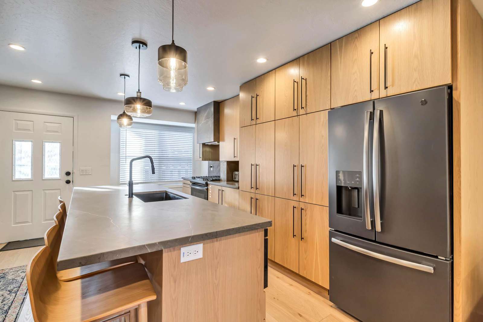 Kitchen Remodeled in Dec 2021 - owner is local contractor & interior designer - custom cabinetry, high end appliances