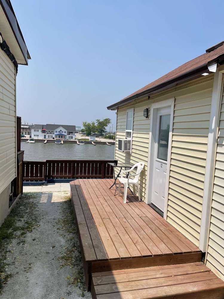 Dock Life Beach 1 - Cottage 12, Riverview, 1 Bedroom, 3 min walk to Beach 1 Preview 0