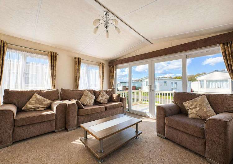 40076ND⭐ – North Denes, 2 bed, 6 berth caravan with decking. Opal rated. Preview 4