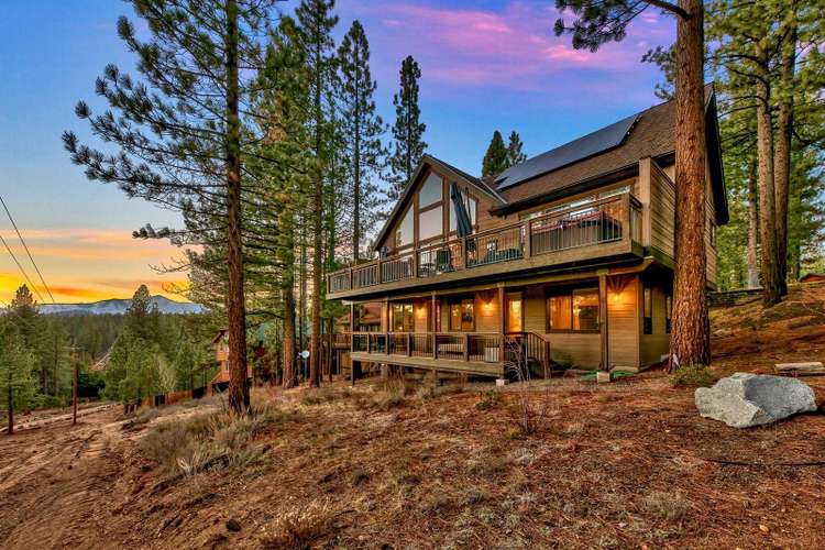Toiyabe Luxury 6BR + Loft, 5BA, Spa,8 Min to Ski Preview 0