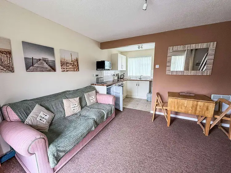18177B⭐ – Bermuda, 2 bed, 4 berth chalet with D/G. Ruby rated. Preview 4