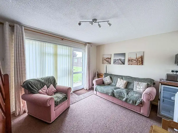 18177B⭐ – Bermuda, 2 bed, 4 berth chalet with D/G. Ruby rated. Preview 3