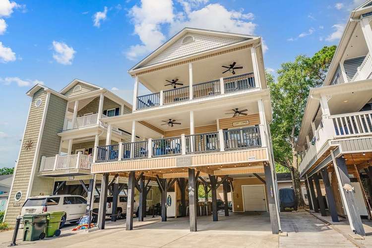 MH137B Stunning 4 bdrm sleeps 12, Two family rooms, outside entertainment areas Preview 0