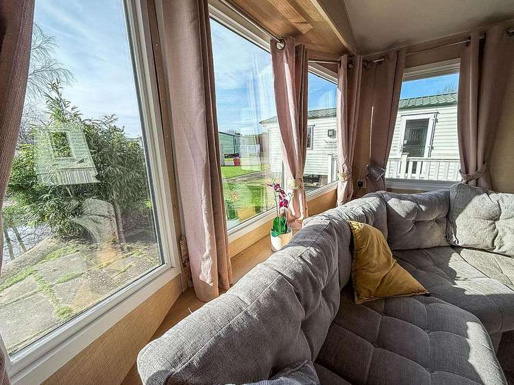 33035M⭐ – Morningside area, 3 bed, 8 berth caravan with decking. Opal rated. Preview 5