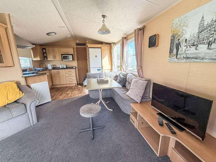 33035M⭐ – Morningside area, 3 bed, 8 berth caravan with decking. Opal rated. Preview 4