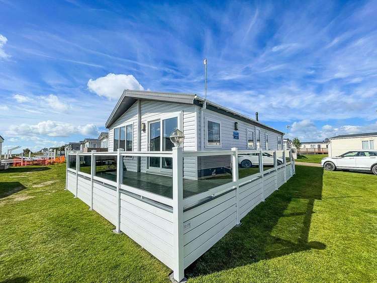 68007CR⭐ – Cresta area, 2 bed, 6 berth lodge with full sea views & decking. Platinum-Deluxe rated. Preview 0