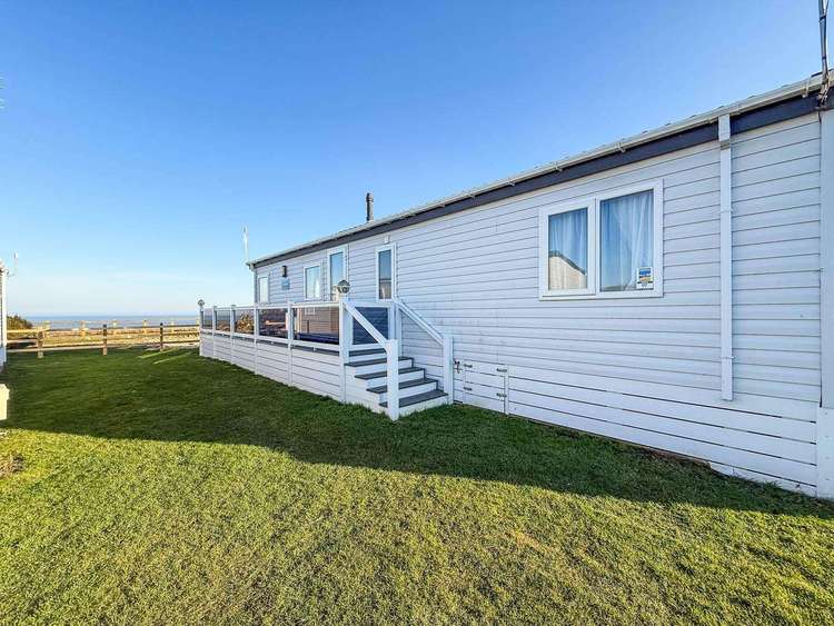 68007CR⭐ – Cresta area, 2 bed, 6 berth lodge with full sea views & decking. Platinum-Deluxe rated. Preview 3