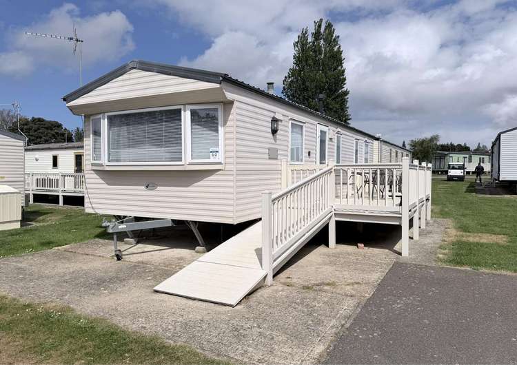 23060W⛱️ – Windsor area, 3 bed, 8 berth caravan with decking. Opal Rated. Preview 0