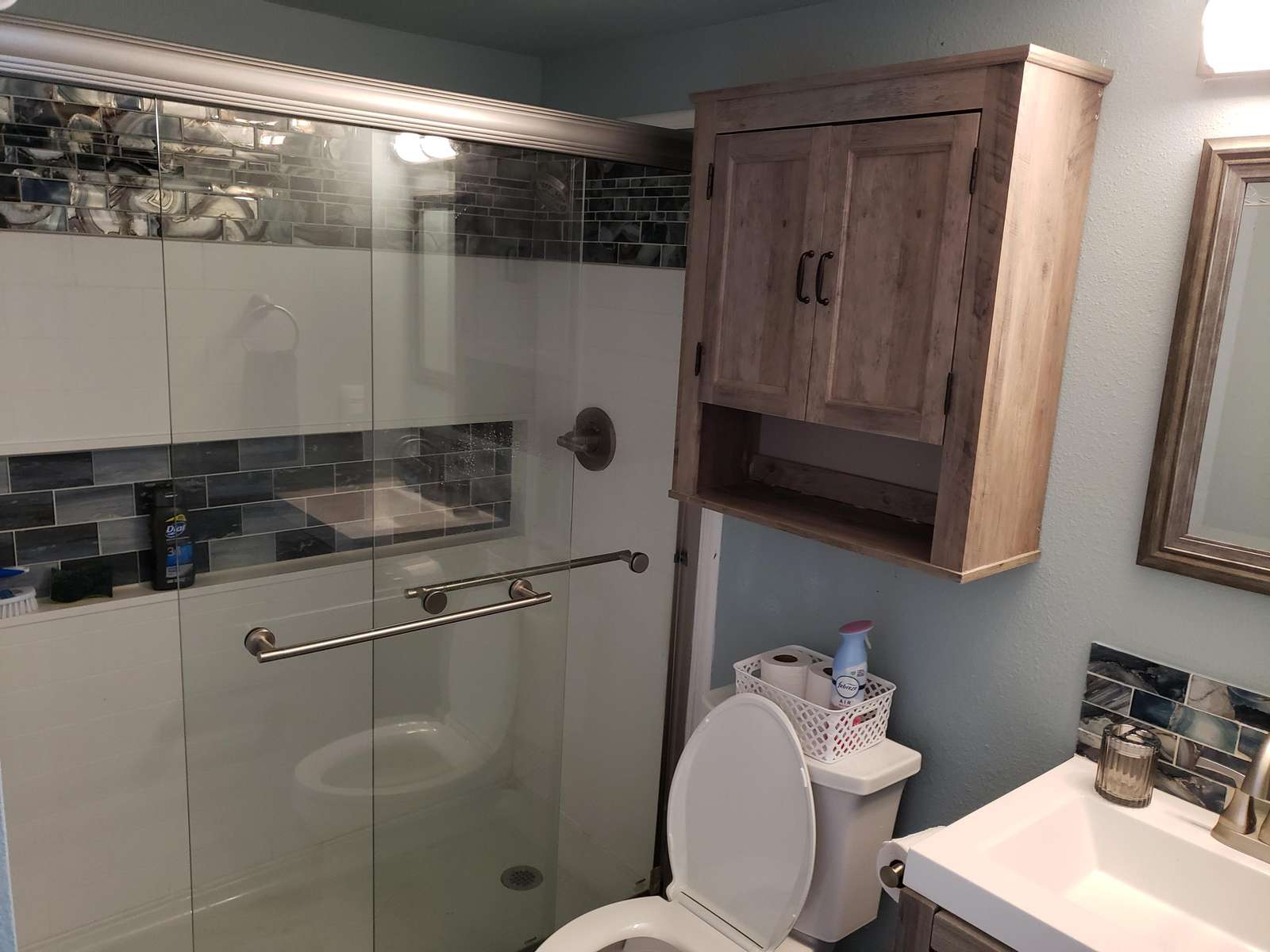 beautiful and clean bathroom