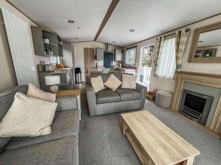 69015R⛱️ – Rowans 15, 2 bed, 6 berth caravan with decking, D/G & C/H. Diamond rated. Preview 5
