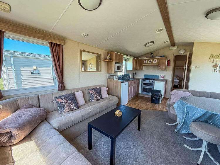 17003C⛱️ – Conifers area, 2 bed, 6 berth caravan with double glazing. Emerald rated. Preview 5
