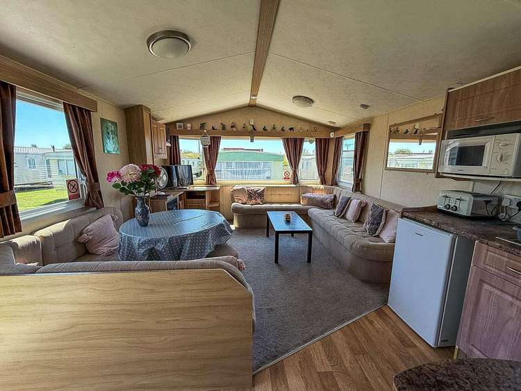 17003C⛱️ – Conifers area, 2 bed, 6 berth caravan with double glazing. Emerald rated. Preview 4