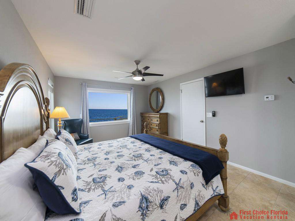 Sea Renity Bedroom with TV and View