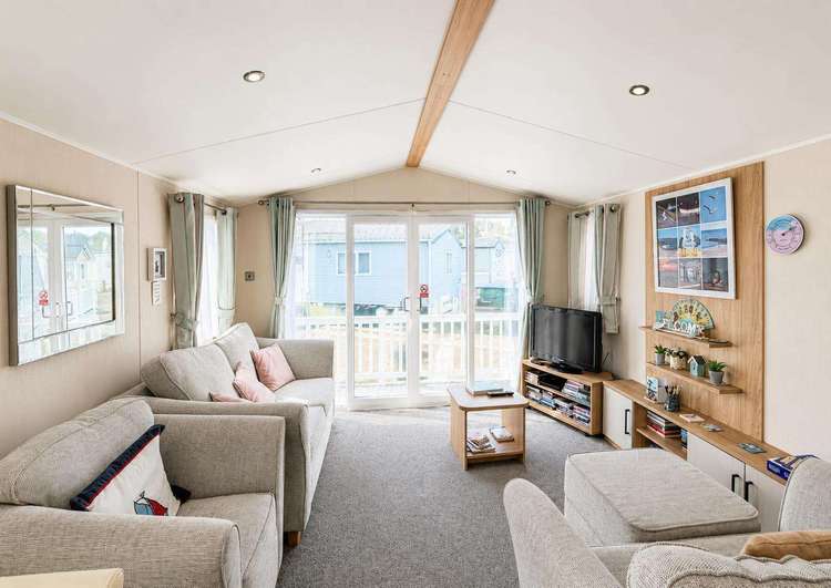 45031G⛱️ – G area, 2 bed, 6 berth caravan with C/H & D/G. Diamond rated. Preview 5
