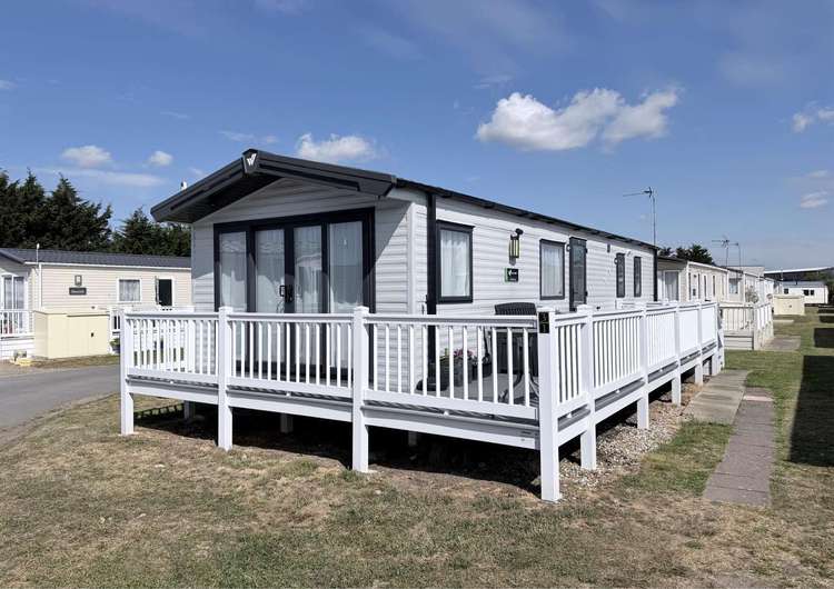 45031G⛱️ – G area, 2 bed, 6 berth caravan with C/H & D/G. Diamond rated. Preview 0
