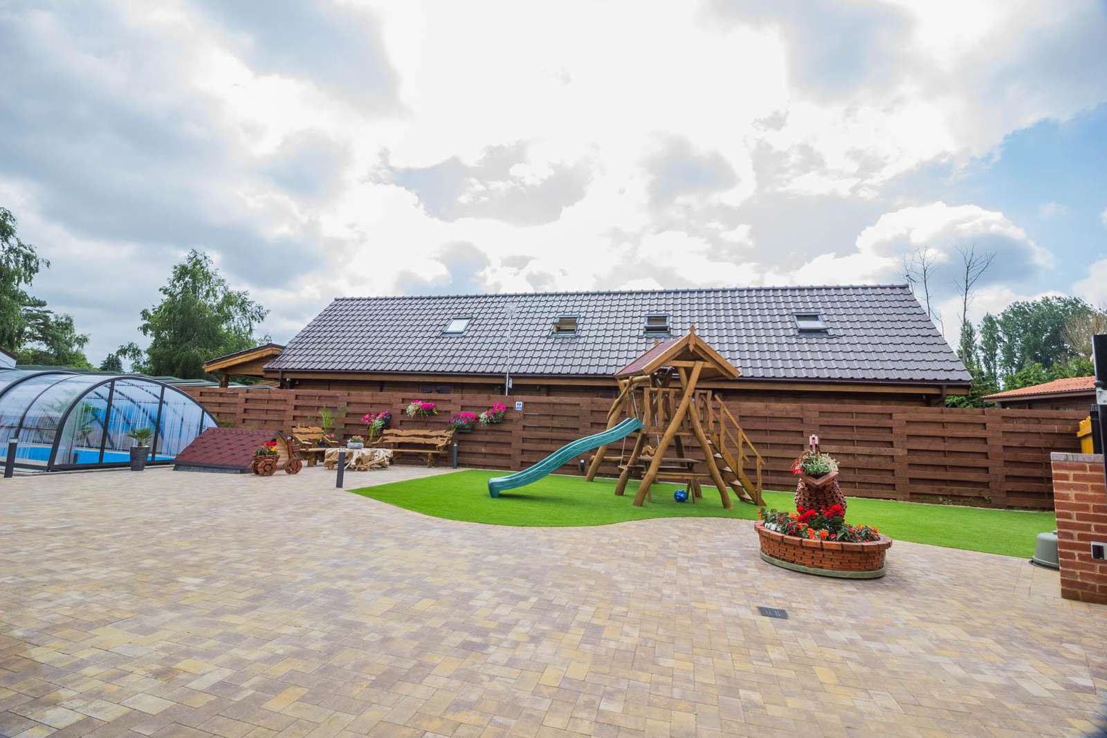 34079A Dana Lodge, 14 berth villa with private pool & two hot tubs at