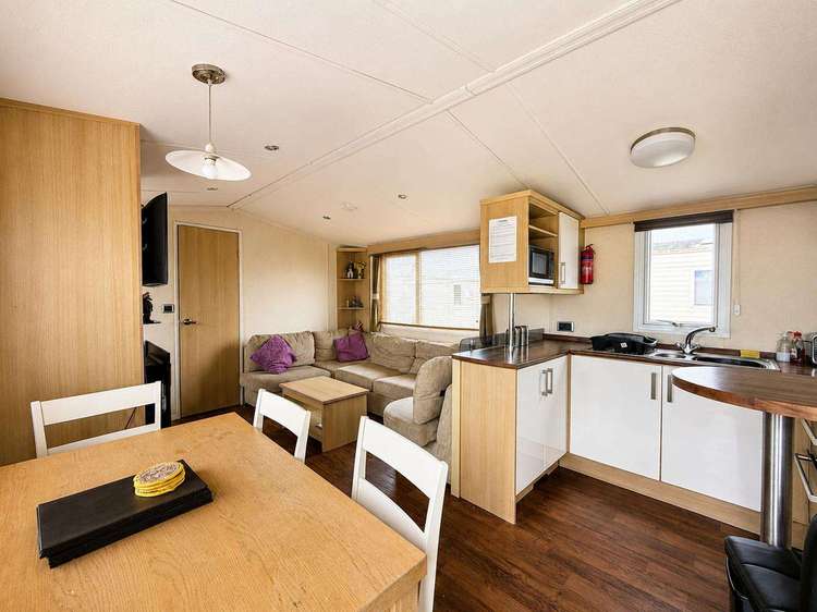 56033L⛱️ – L area, 3 bed, 8 berth caravan with D/G and C/H. Ruby rated. Preview 5