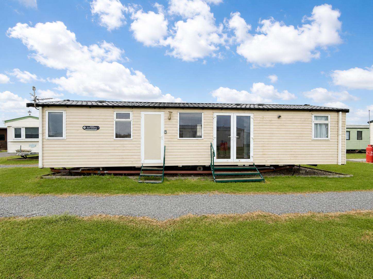 Beautiful 3-bedroom caravan sleeping up to 8 guests, perfect for family holidays and seaside getaways - property
