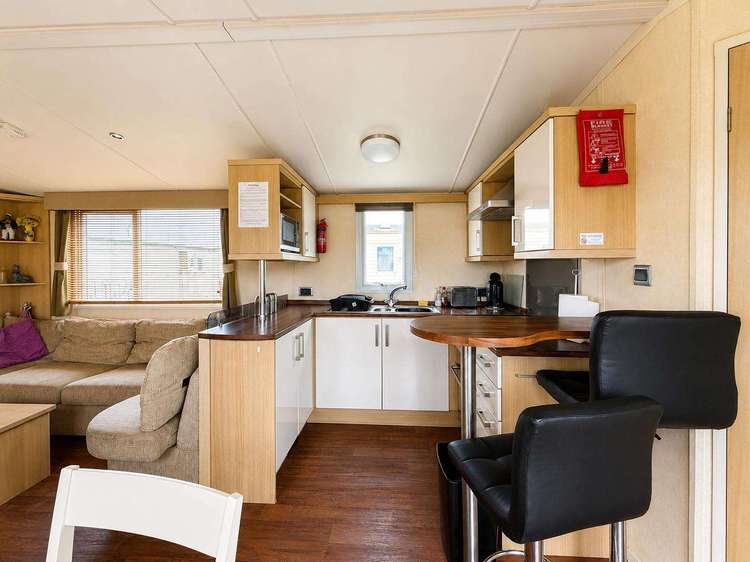 56033L⛱️ – L area, 3 bed, 8 berth caravan with D/G and C/H. Ruby rated. Preview 4