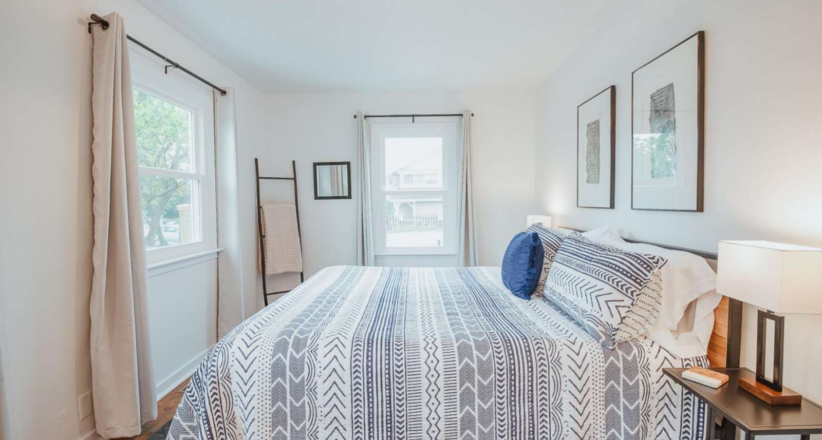 Sleep well on the luxurious bed