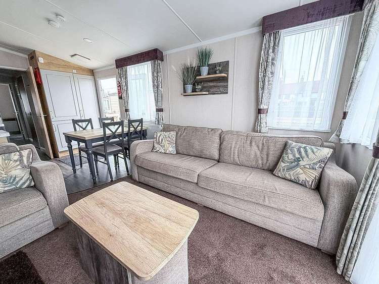 50009OC⛱️ – Osprey Court, 3 bed, 8 berth caravan with sea views and decking. Platinum rated. Preview 4