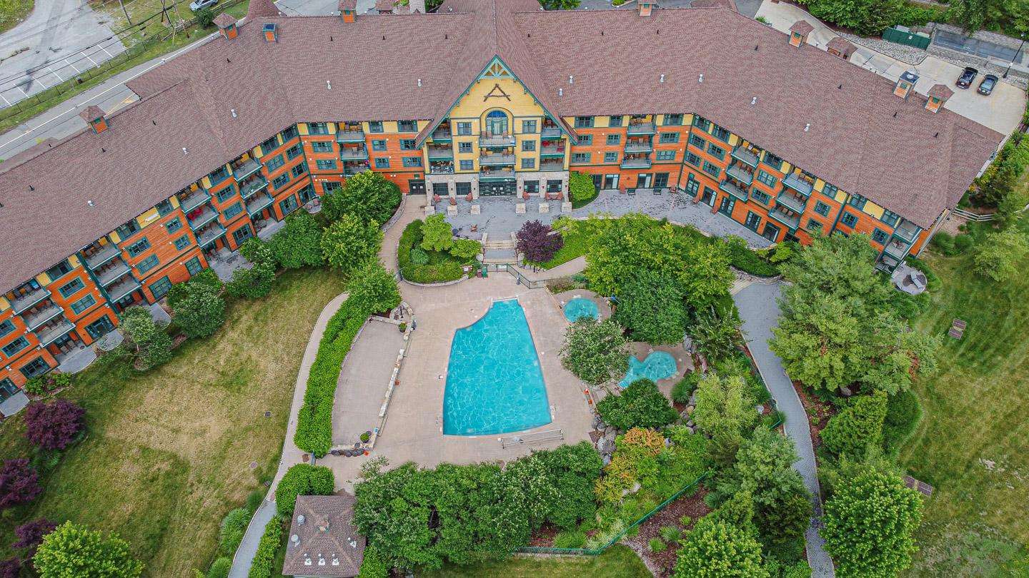 Resort !st Floor walk out patio Pool Hot Tub Wineries Breweries Hiking 122 Preview 0