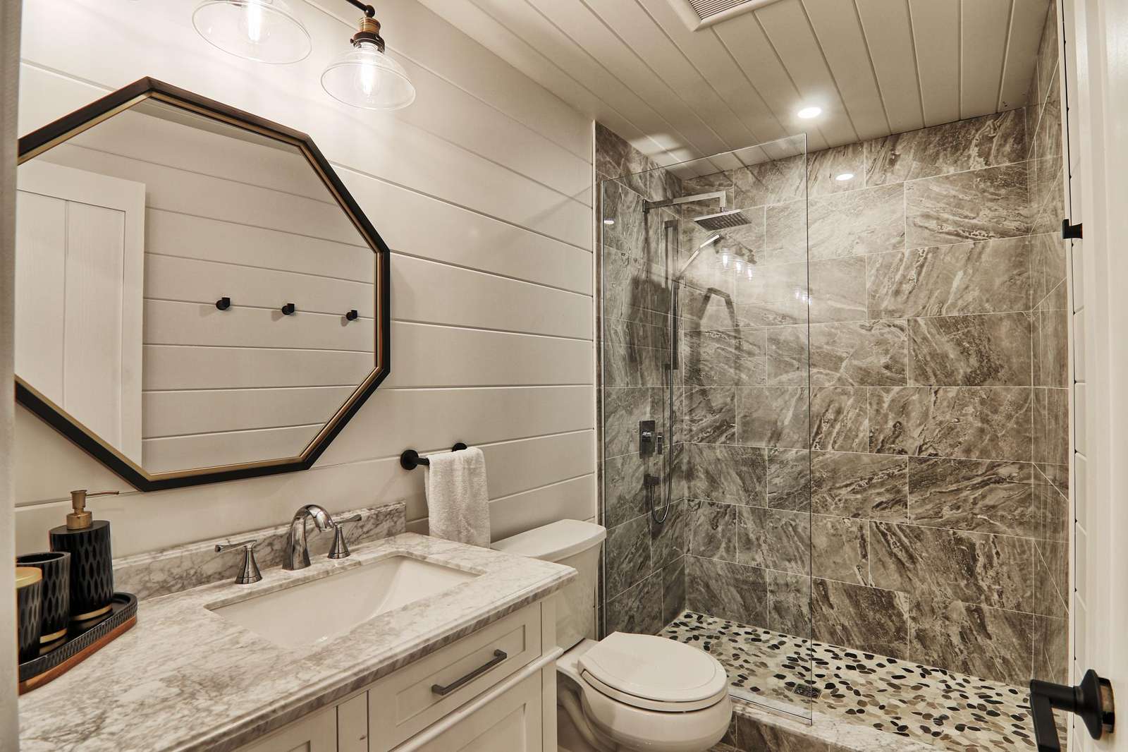 3-piece bathroom with shower
