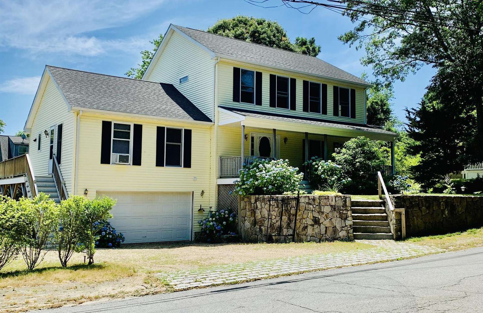 Midland Haven: Close-to-Town Vineyard Haven Retreat with Studio Suite/Media Loft Preview 0