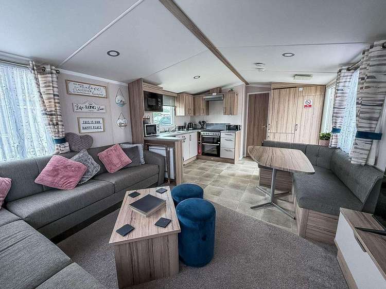 26740WR⛱️ – Willow Rise area, 3 bed, 8 berth caravan with decking. Opal rated. Preview 5