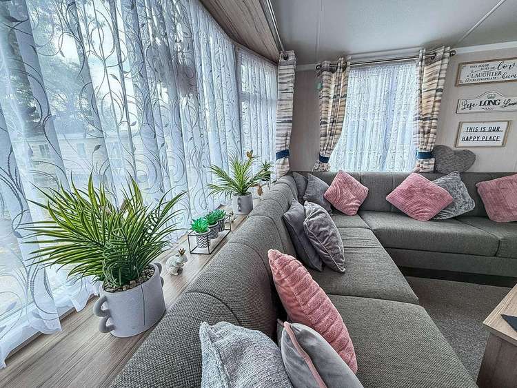 26740WR⛱️ – Willow Rise area, 3 bed, 8 berth caravan with decking. Opal rated. Preview 4