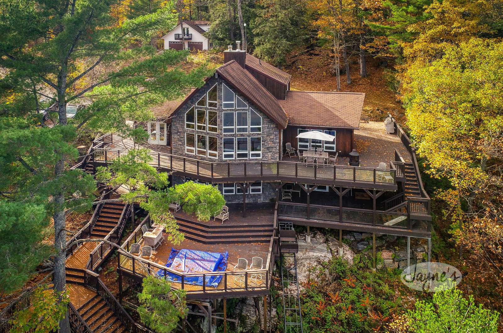 Cottage & Deck with Hot Tub