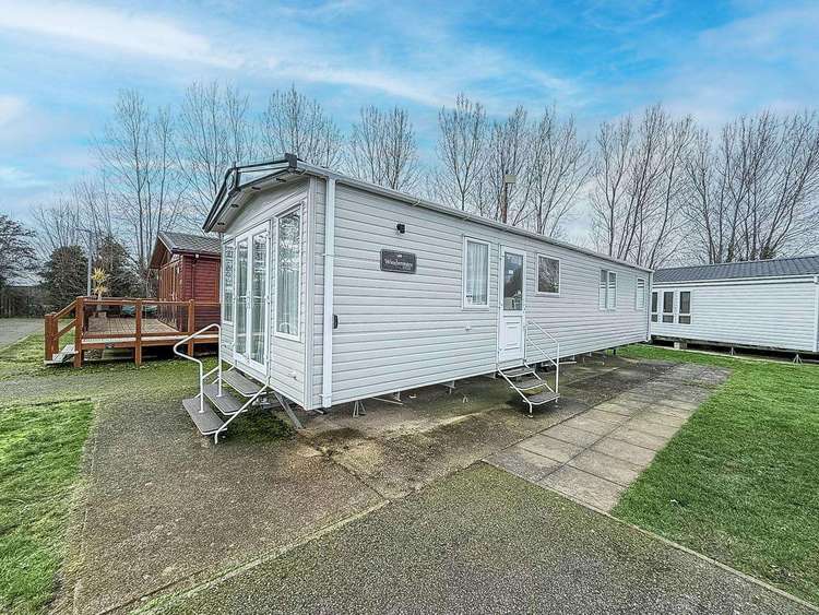 23030W⭐ – Windsor area, 3 bed, 8 berth caravan with D/G and C/H. Diamond rated. Preview 0
