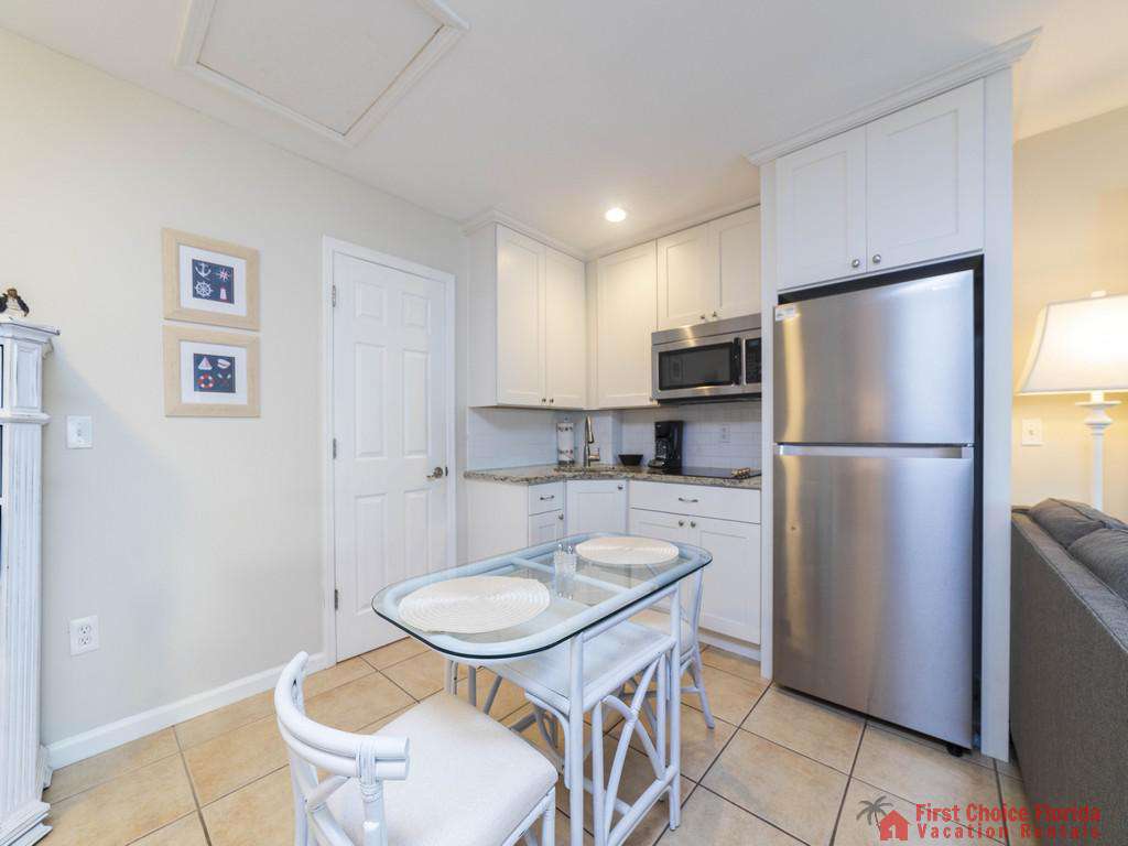 Island Retreat B Studio Kitchen Area and Dining Table