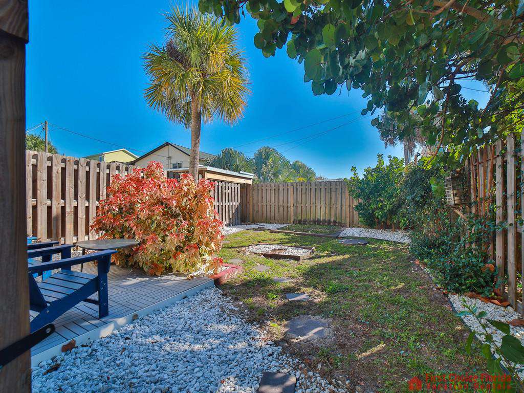 Island Retreat B Studio Yard with Chairs