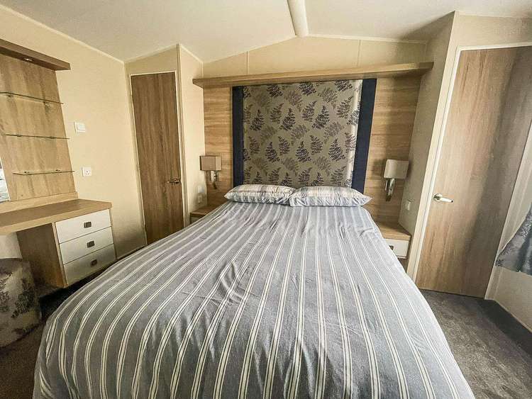 72032T⛱️ – Tern area, 2 bed, 6 berth caravan with decking. Diamond rated Preview 5