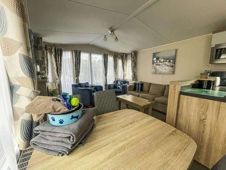 72032T⛱️ – Tern area, 2 bed, 6 berth caravan with decking. Diamond rated Preview 4