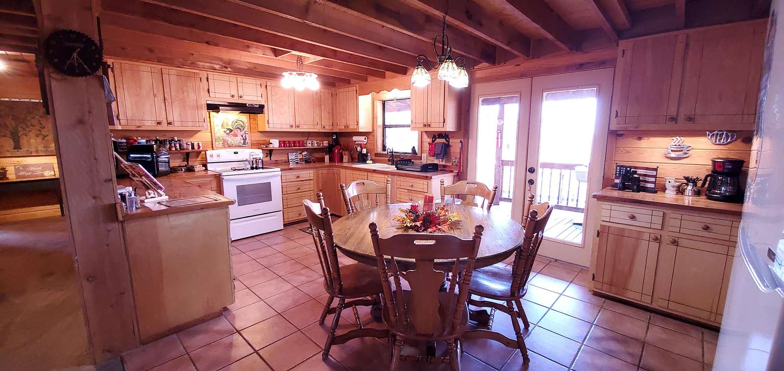 Kitchen/Dining area
