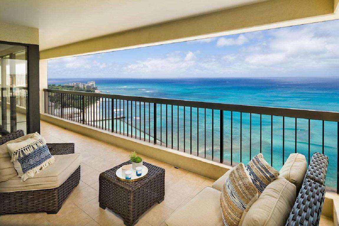 Luxury Oceanfront Condo with Stunning Panoramic Views of Waikiki Beach Preview 0