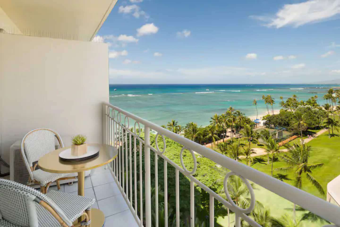 Beachfront Studio on Waikiki Beach! Waikiki Shore 1014,steps from the sand! Preview 0