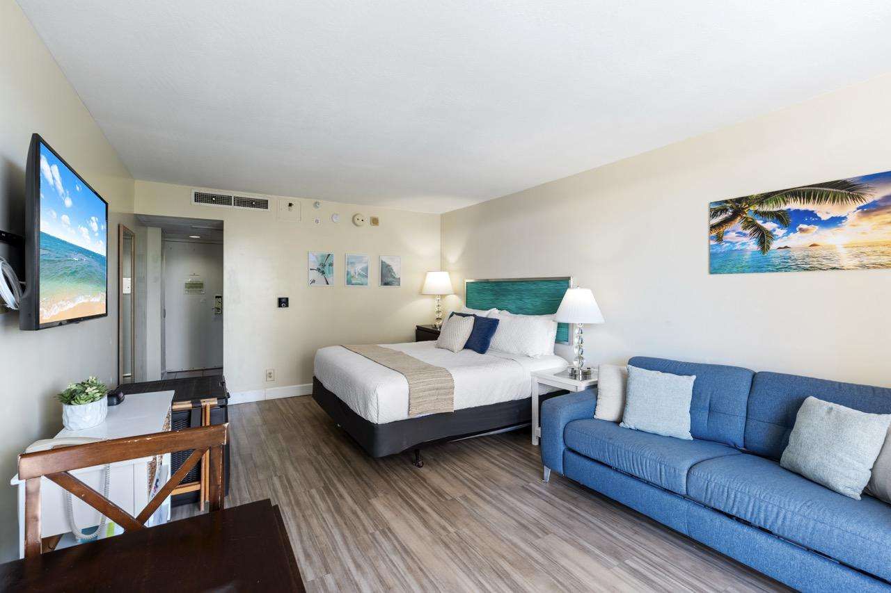 Waikiki Studio with Free Wifi & Parking & Lanai with Partial Ocean View! Preview 0