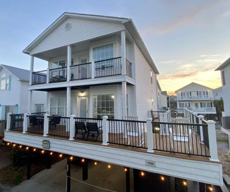 1028 is 10 houses from the ocean. 5bed/4bath Preview 0
